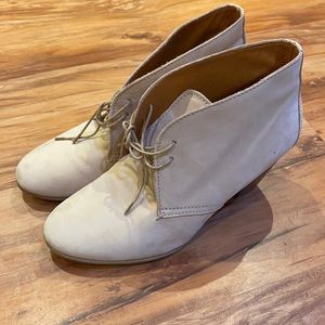 Size 7.5 1937 lace up booties